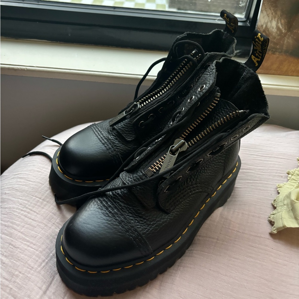doc martens zip up🖤